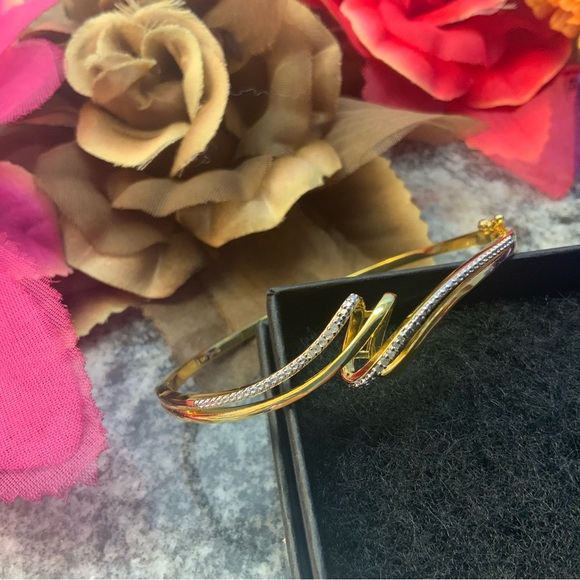 Jewelry - ♥️BRAND NEW ♥️18k gold over silver bracelet with diamonds. exquisite and elegant